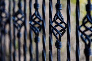 montage ornamental steel fencing